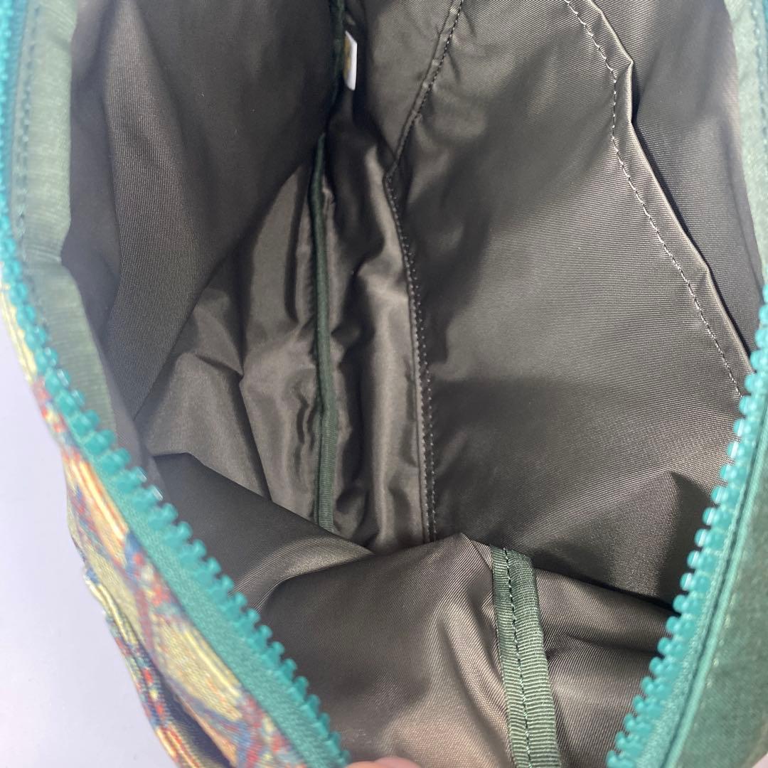 新品未使用　プーさんのハニーハント　プーコーナー　キャストコスチューム　ポーチ