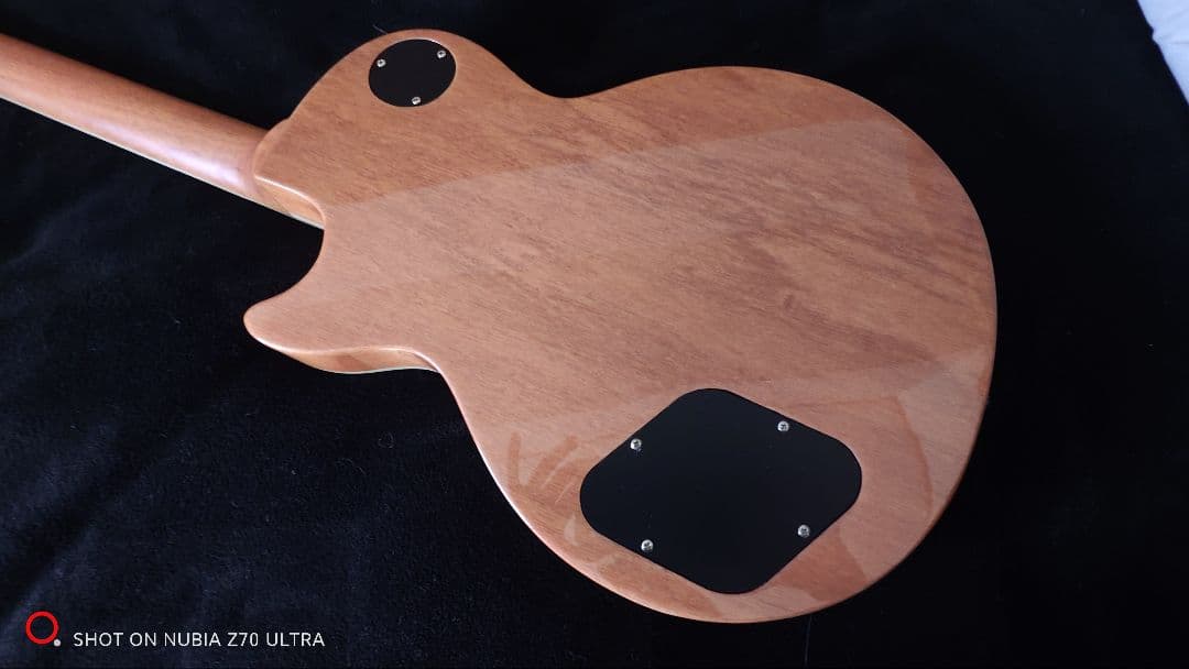 オリジナルギター　フルイドアート　アクリル絵の具塗装