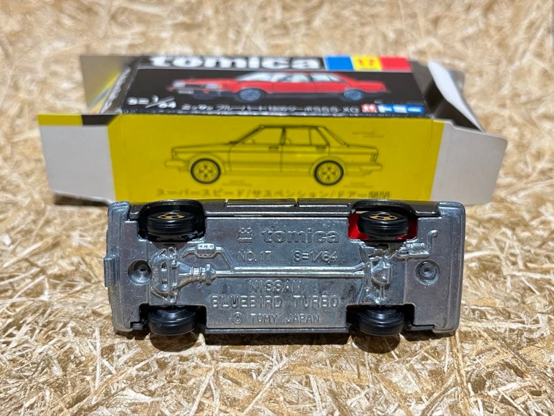 トミカ 日本製 黒箱 17ニッサン ブルーバード 1800ターボ スーパーギフト
