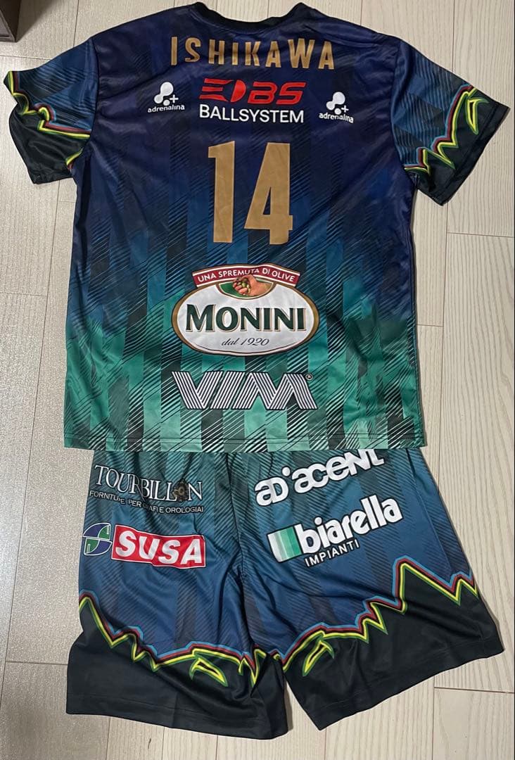 石川選手所属ペルージャ　ユニフォーム　ゲームパンツ　上下セット　L