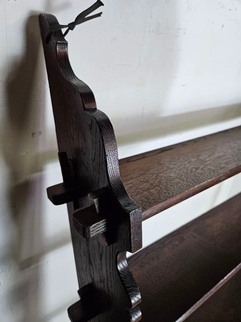 ヴィンテージ 古い無垢のウォールシェルフ 楔式 壁掛け 飾り棚 3段 陳列棚