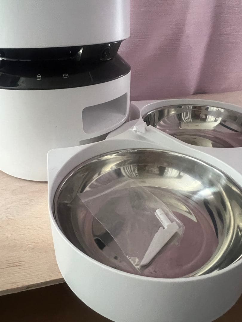 大幅値下げ！多機能・カメラ付き自動給餌器2皿