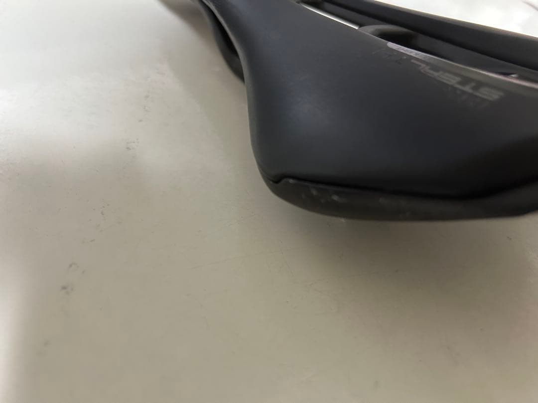 シマノ PRO Stealth superlight カーボンサドル　142mm