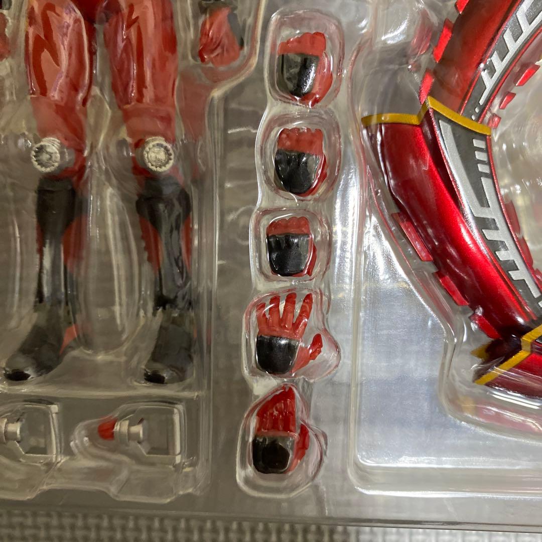 【中身未使用】s.h.figuarts 仮面ライダー龍騎　バンダイ