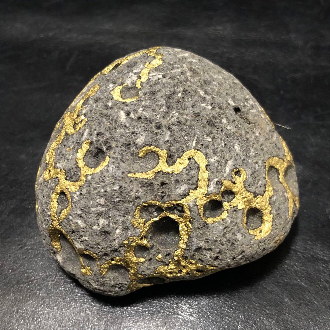 世界に1つ◼️超カッコイイまん丸な溶岩石の金彩ロックアート『オクトパシスタ』