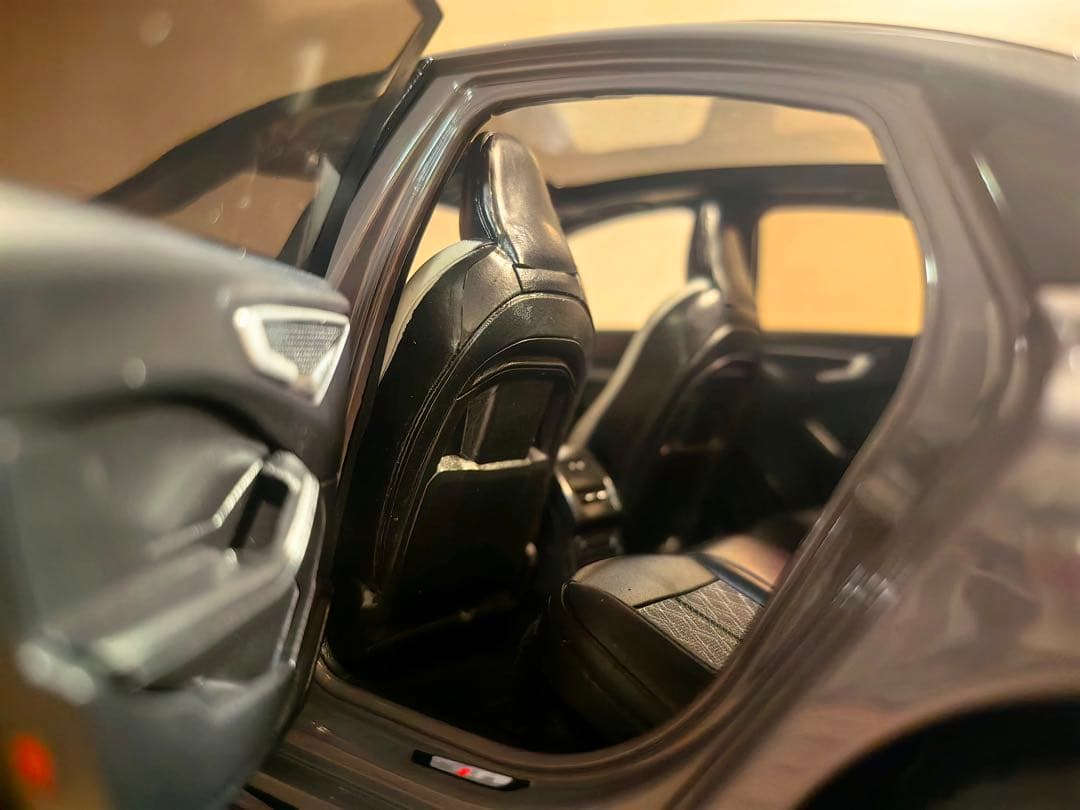 h*i様 [日本未売品・希少輸入品] 1/18 アウディA5 最新型 ディーラー