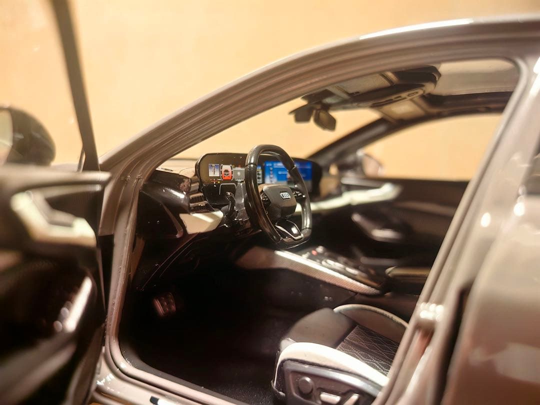 h*i様 [日本未売品・希少輸入品] 1/18 アウディA5 最新型 ディーラー