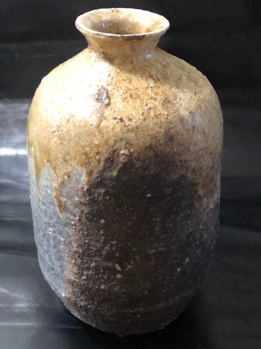 遺品整理◼️骨董収集家だった祖父のコレクションのお宝の特大サイズの壺、壷、花瓶