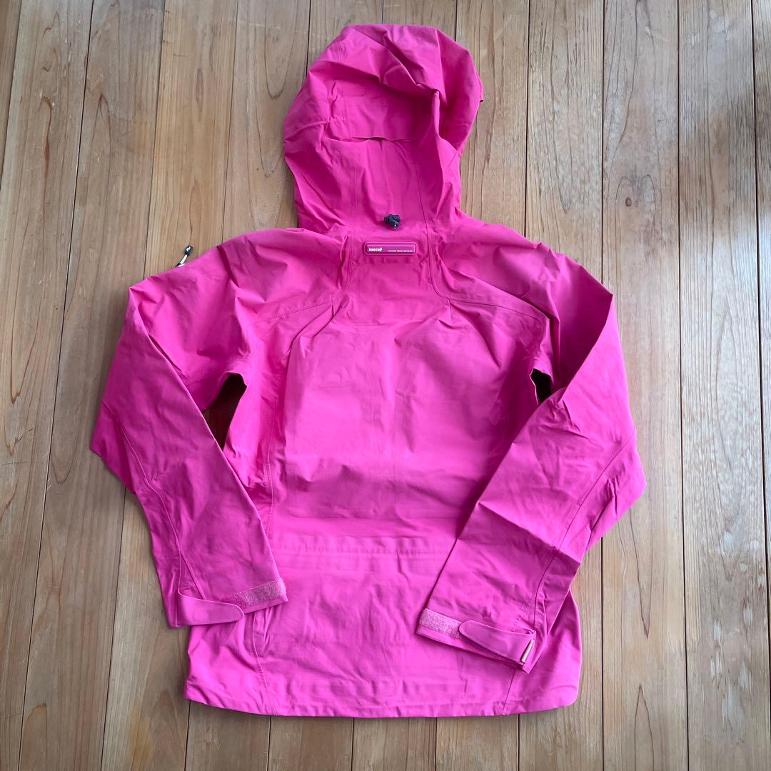 ピークパフォーマンス　 ヘリアルパインジャケット女性用Sサイズ