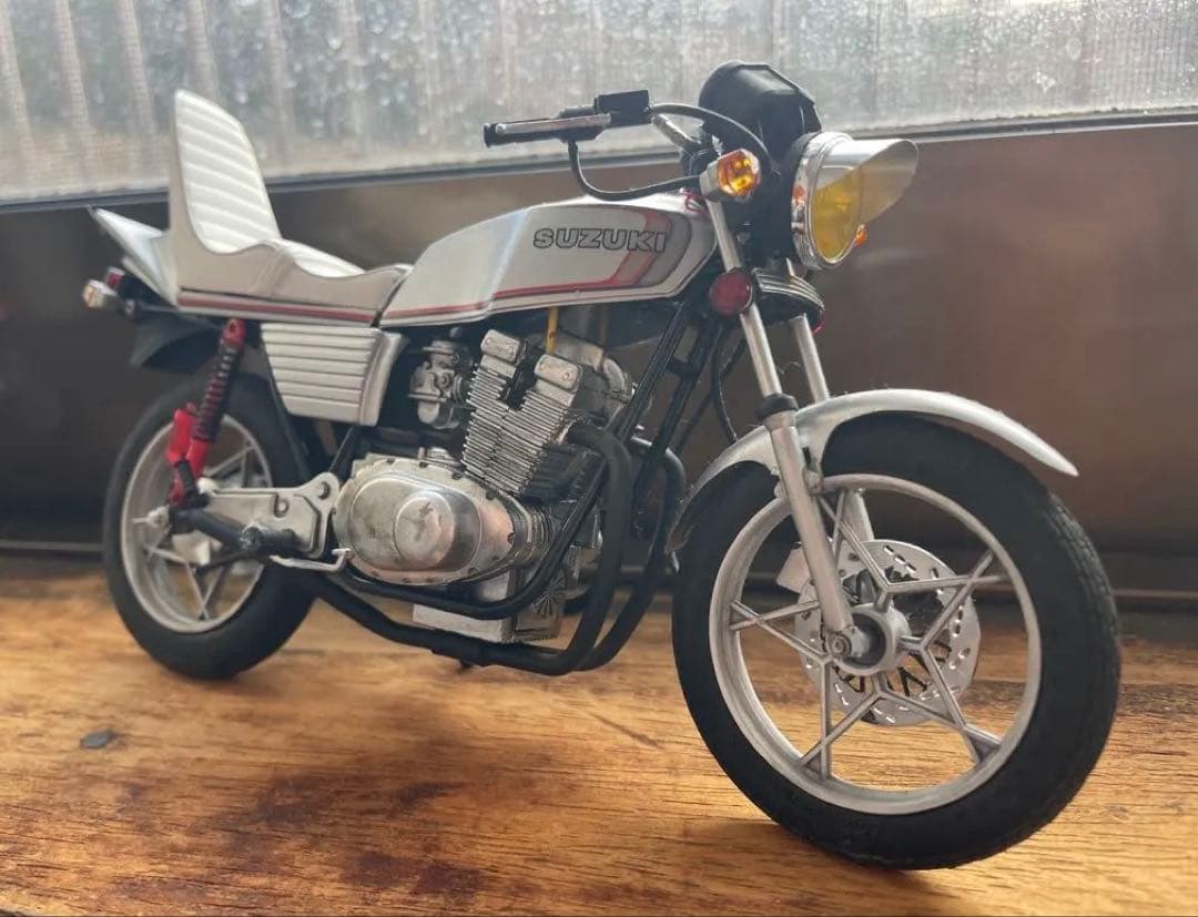 アオシマ　1/12 gsx400e ザリ完成品