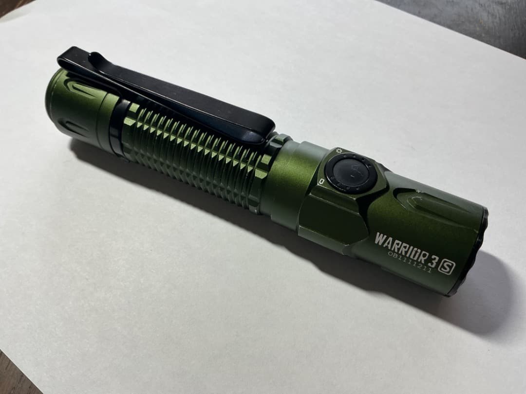 Olight warrior3s 2300ルーメン　中古