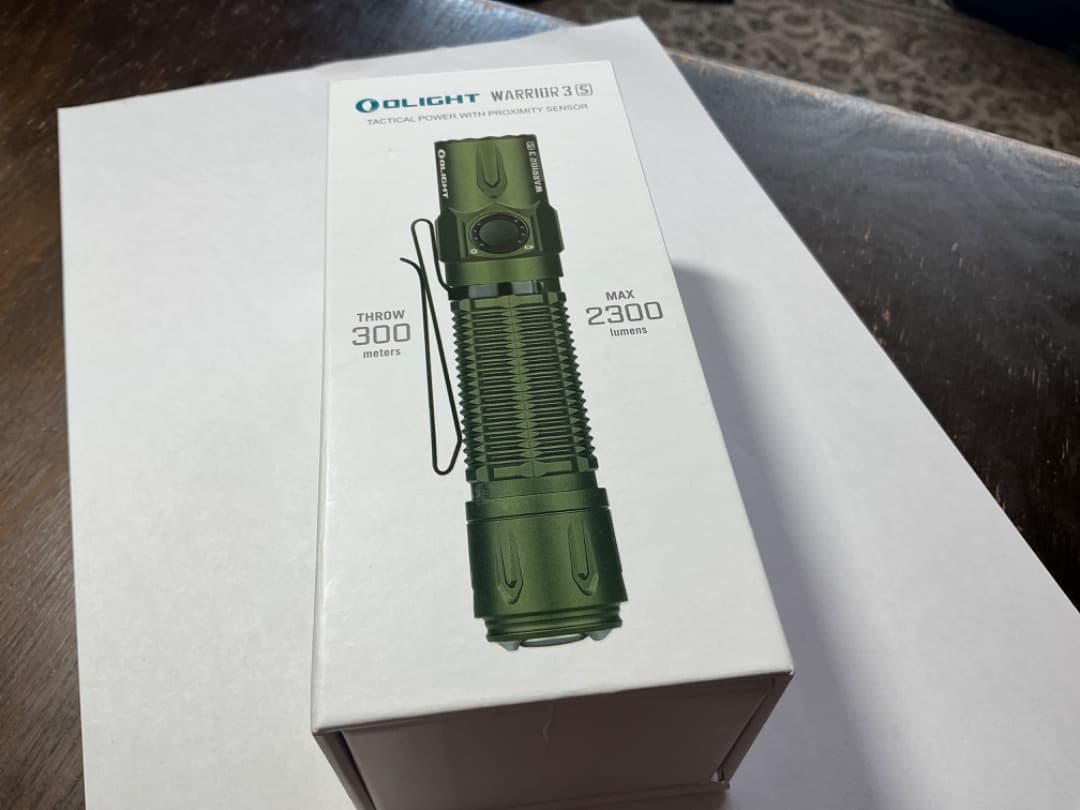Olight warrior3s 2300ルーメン　中古
