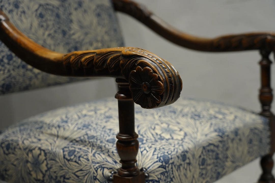 イギリスアンティーク アームチェア ジャコビアン様式　動物脚　張替済　ソファ