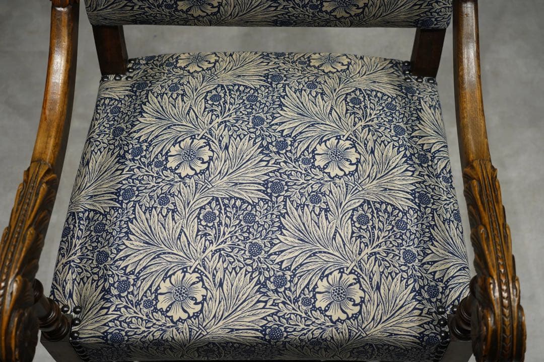 イギリスアンティーク アームチェア ジャコビアン様式　動物脚　張替済　ソファ