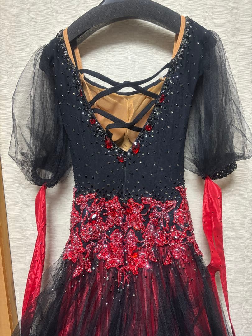 チャコットオーダー社交ダンスドレス 黒赤 ビーズ装飾