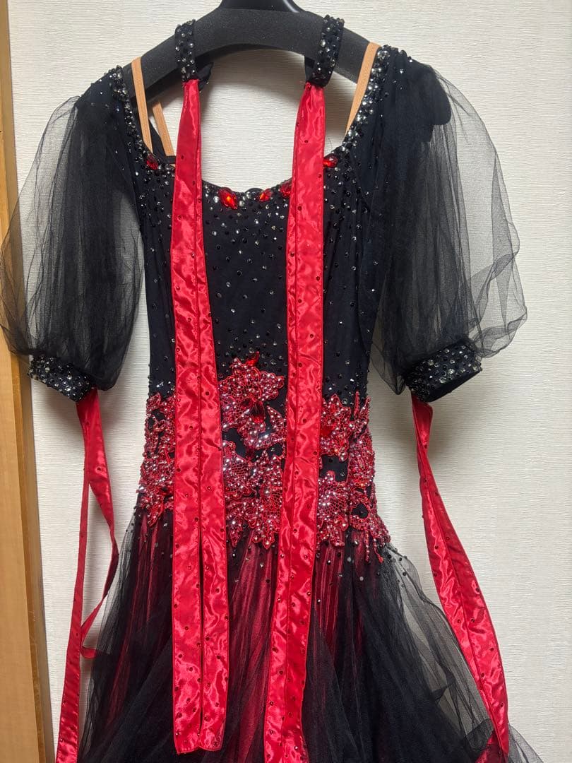 チャコットオーダー社交ダンスドレス 黒赤 ビーズ装飾