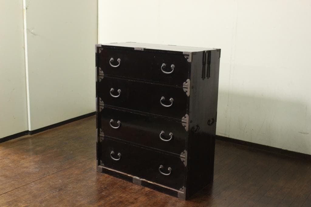 シンプルな四段引出しの時代箪笥 庄内箪笥/チェスト/古家具/古民藝/レトロ