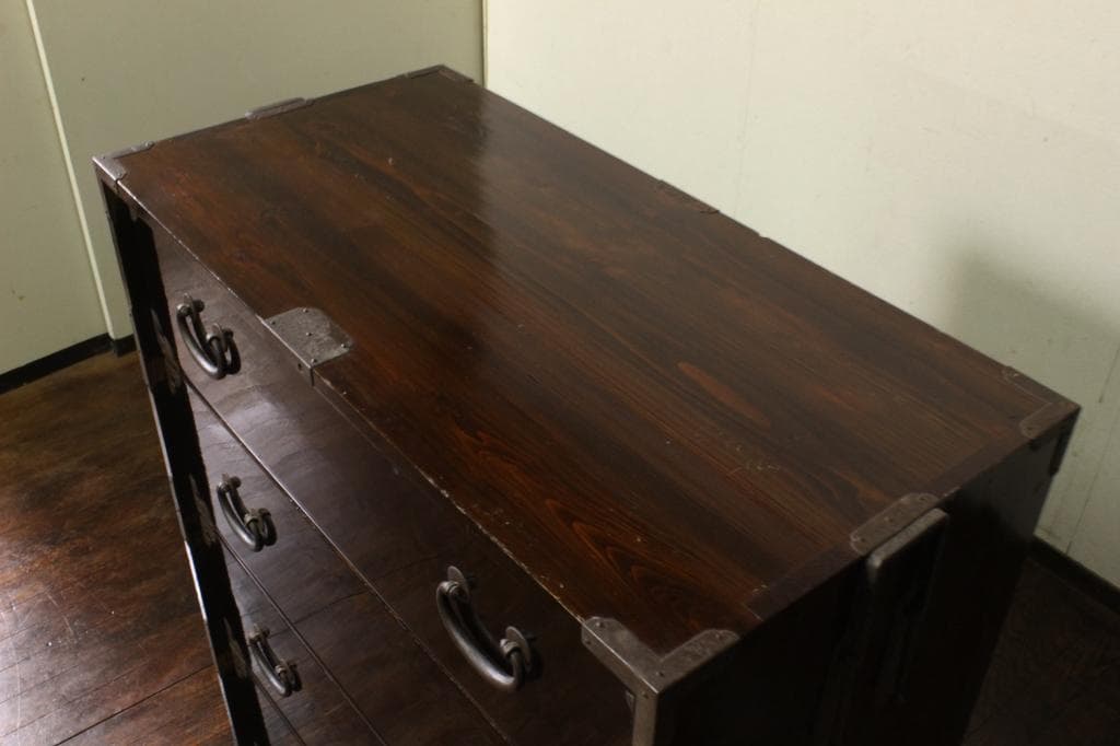 シンプルな四段引出しの時代箪笥 庄内箪笥/チェスト/古家具/古民藝/レトロ