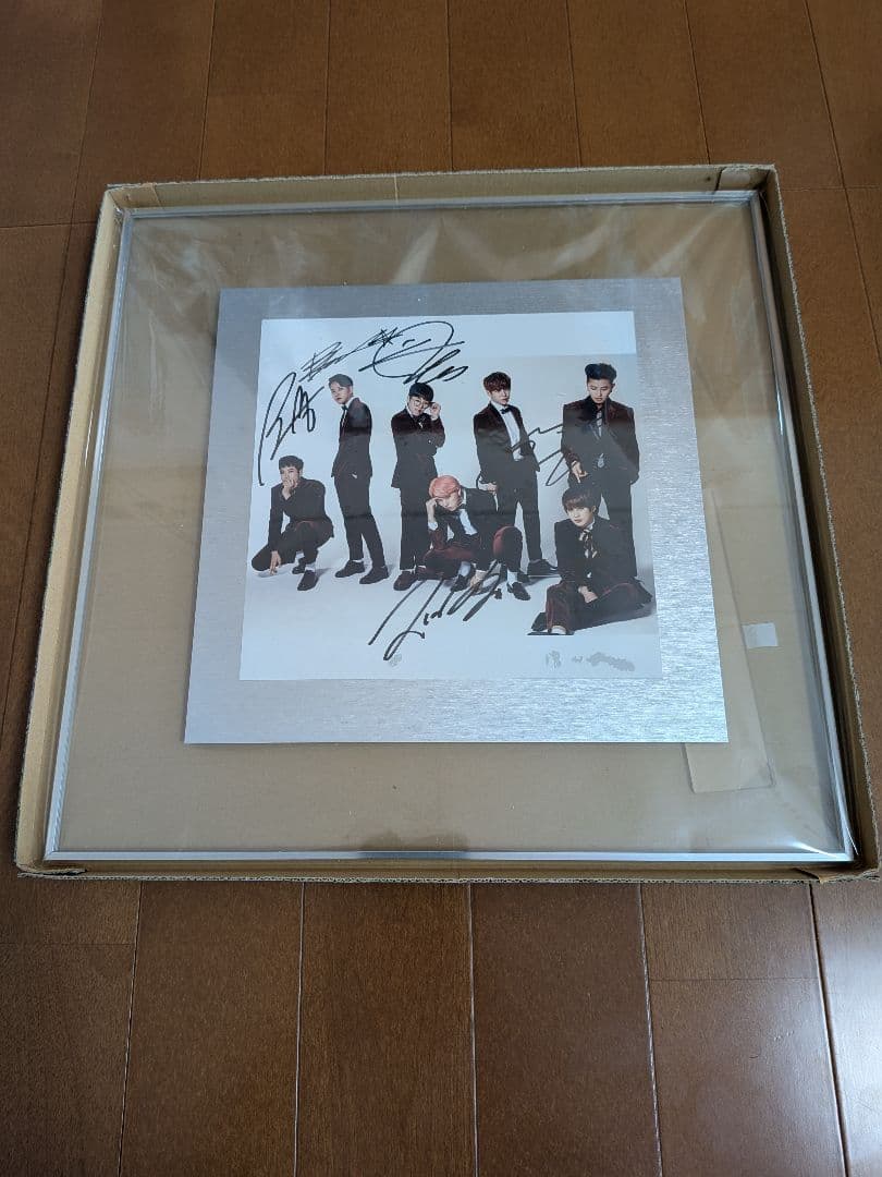 ブロックビー BLOCK Bのサイン入りフォトとトラップフレームのセット