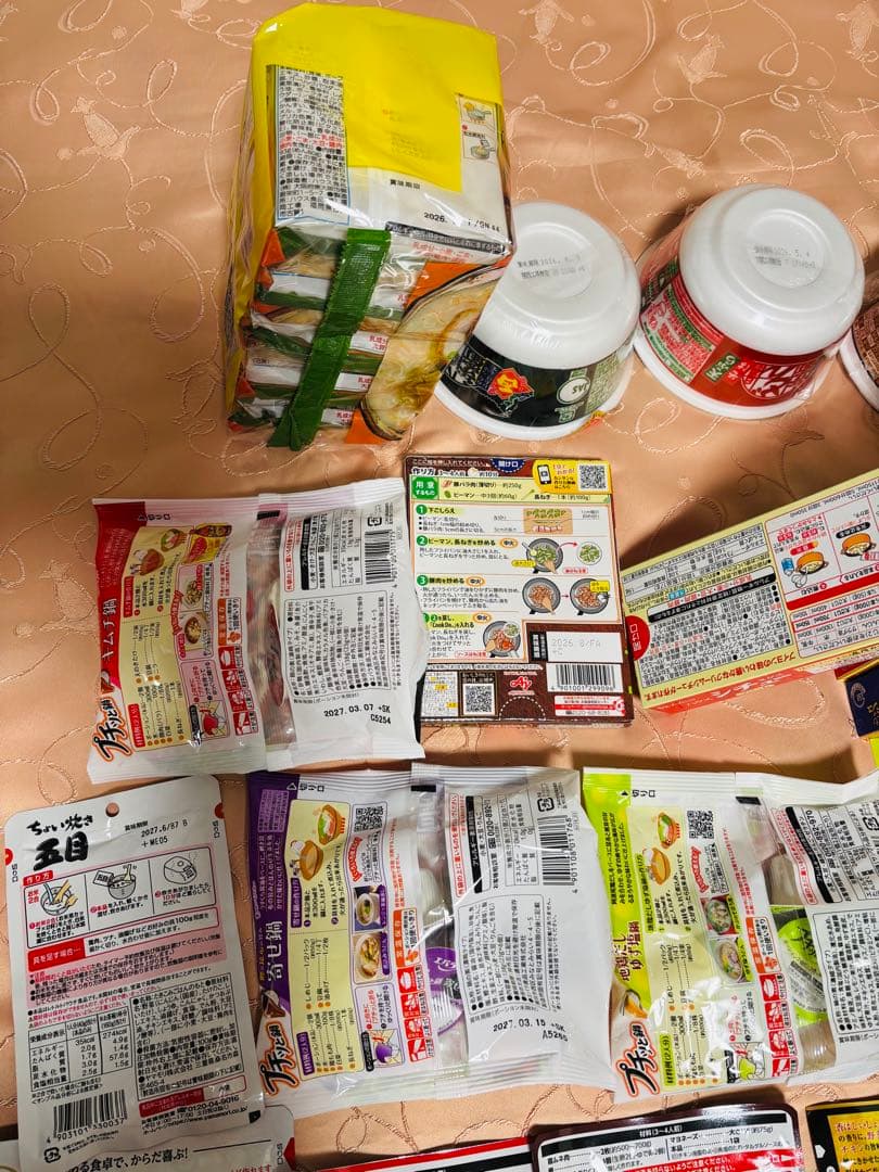 藤*川様 【食品まとめ売り】 カレー ラーメン 珈琲 青汁 調味料 色々57点+