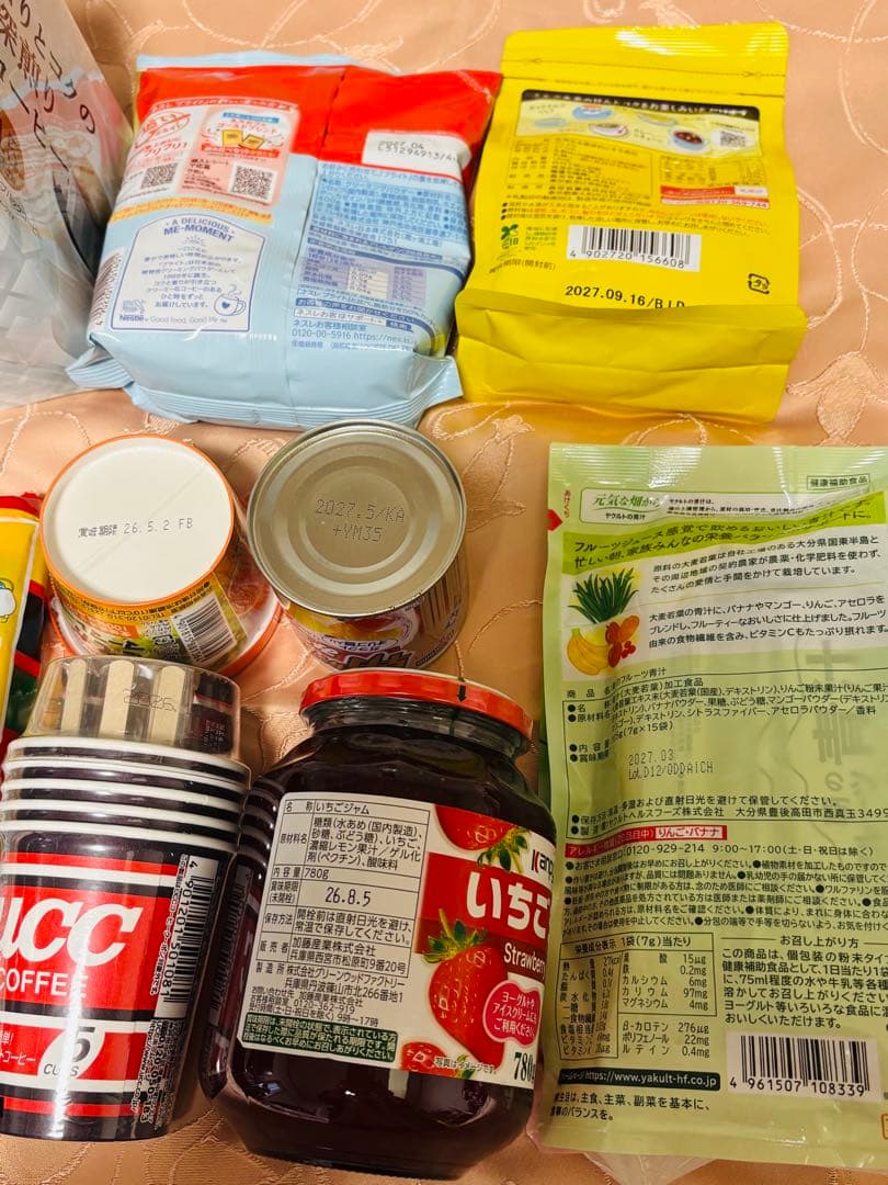 藤*川様 【食品まとめ売り】 カレー ラーメン 珈琲 青汁 調味料 色々57点+