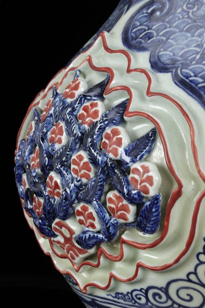 中国古玩 青花釉裏紅透彫花弁麒麟紋壺 唐物 飾壺 花瓶 時代物 古美術 骨董品