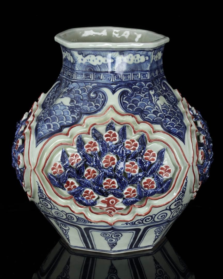 中国古玩 青花釉裏紅透彫花弁麒麟紋壺 唐物 飾壺 花瓶 時代物 古美術 骨董品