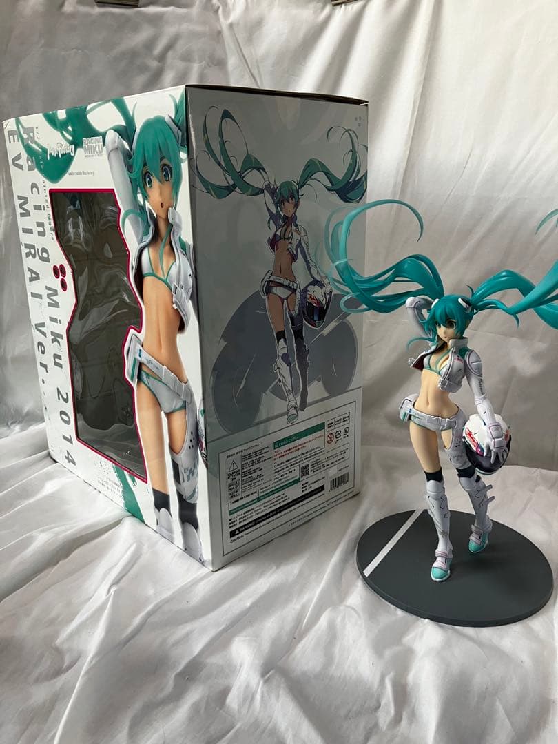 初音ミク レーシングミク　2014 EV MIRAI ver.1/7フィギュア