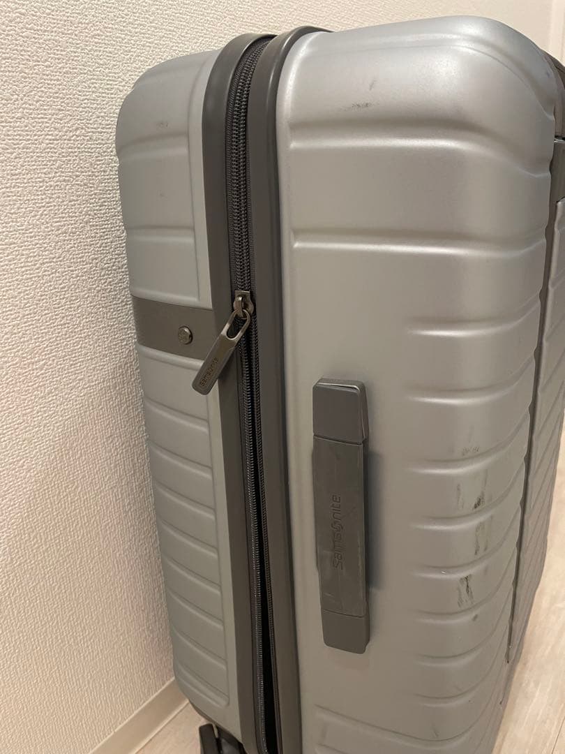 Samsonite│レヴァック スピナー 57 マットシルバー