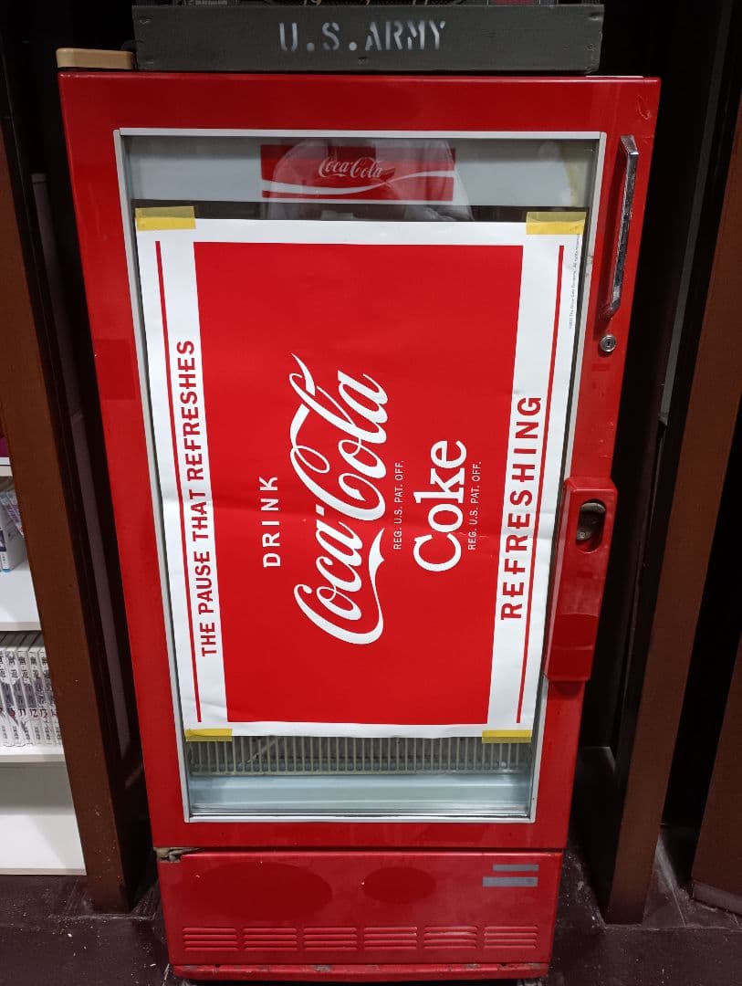 〔値段交渉可能〕コカ・コーラCoca-Cola 冷蔵庫 ロゴ付き