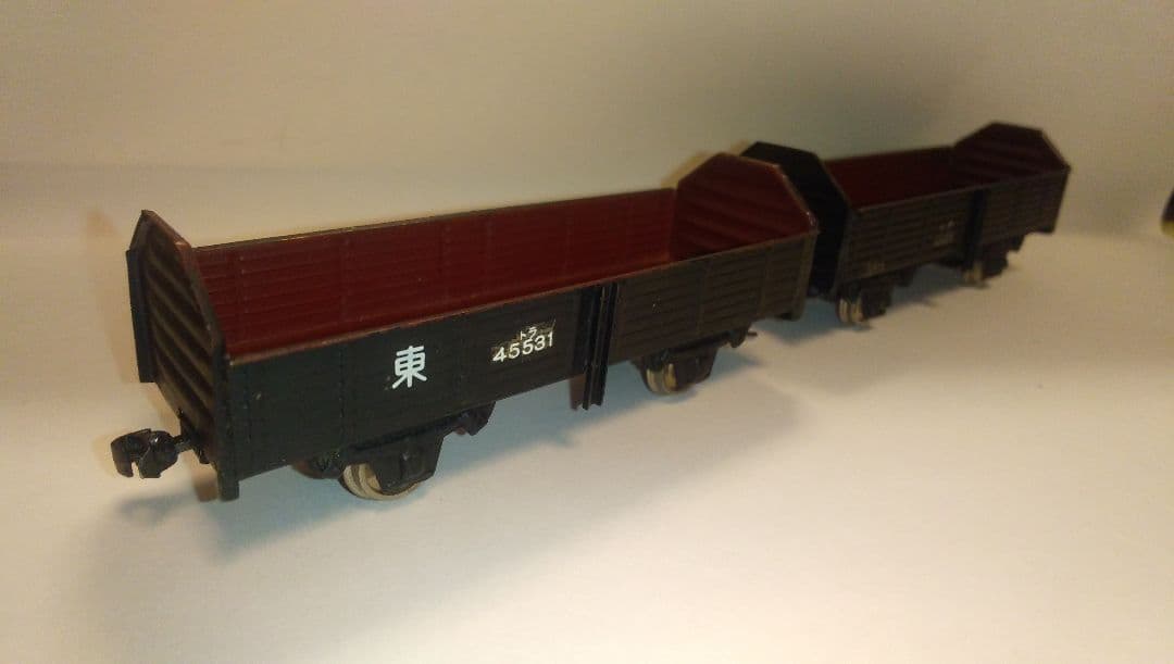 HOゲージ　エンドウ　DD13+2軸貨車4両