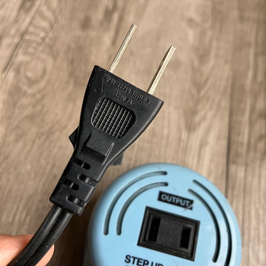 E壁東京興電 KODEN 変圧器 TB-250SW ＆ 海外用変換プラグCタイプ