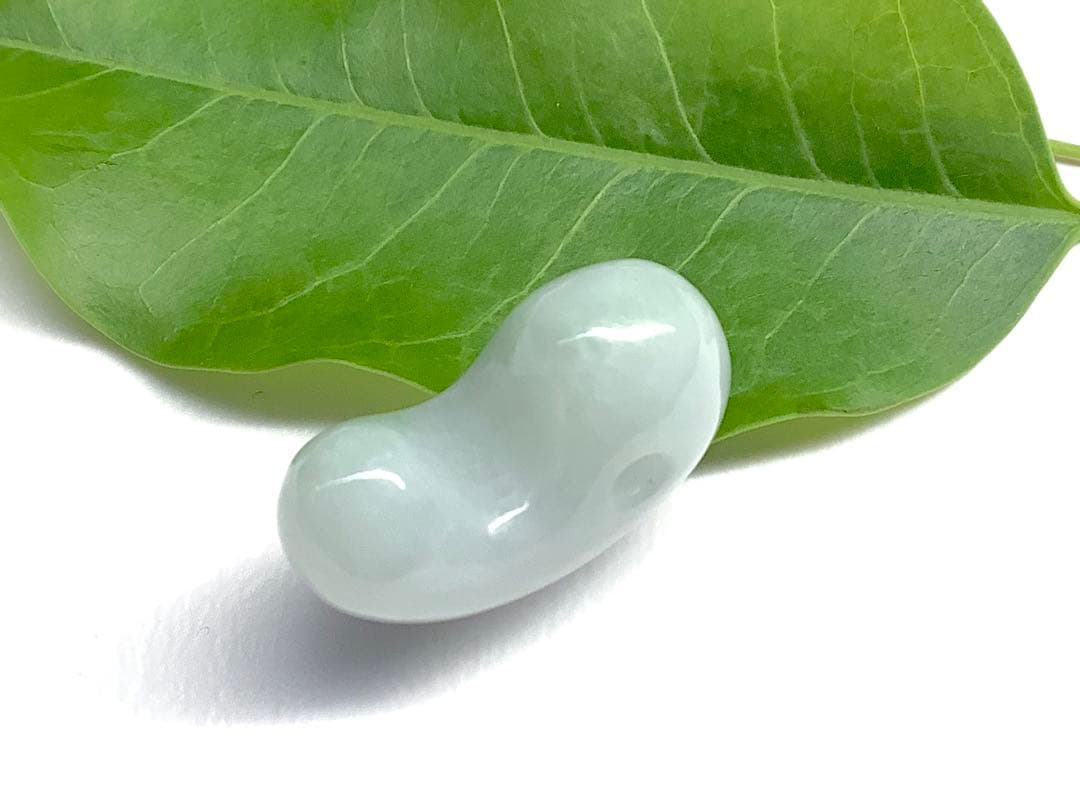 ⭕️1個だけ本物ジェダイトをお持ちください　糸魚川翡翠勾玉　ロウカン‼️機械鑑定付