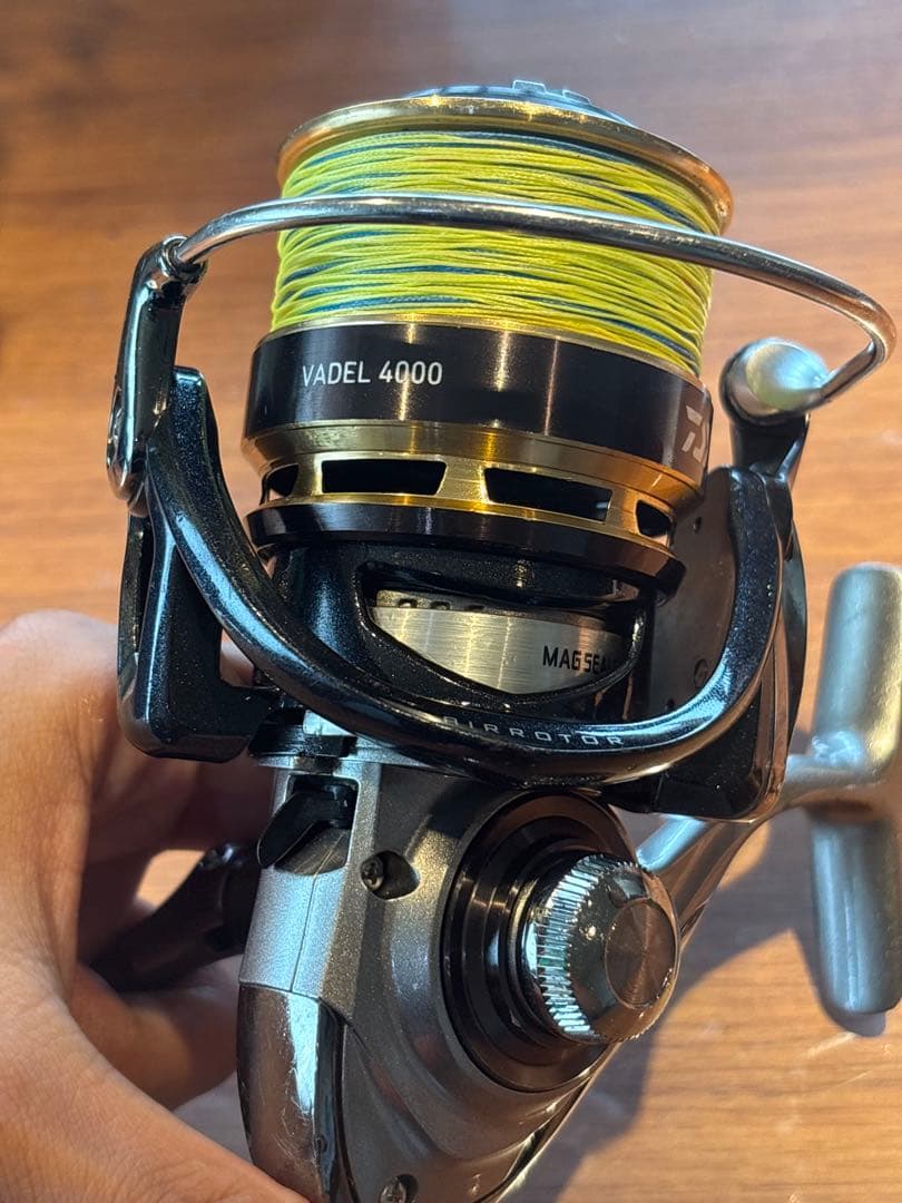 リール Daiwa VADEL 4000 Spinning Reel