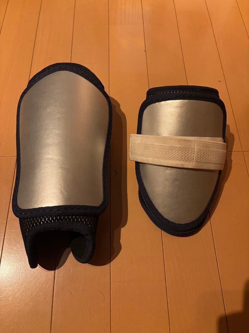 ミズノエルボーガード&フットガードシルバー×ネイビーフリーサイズ