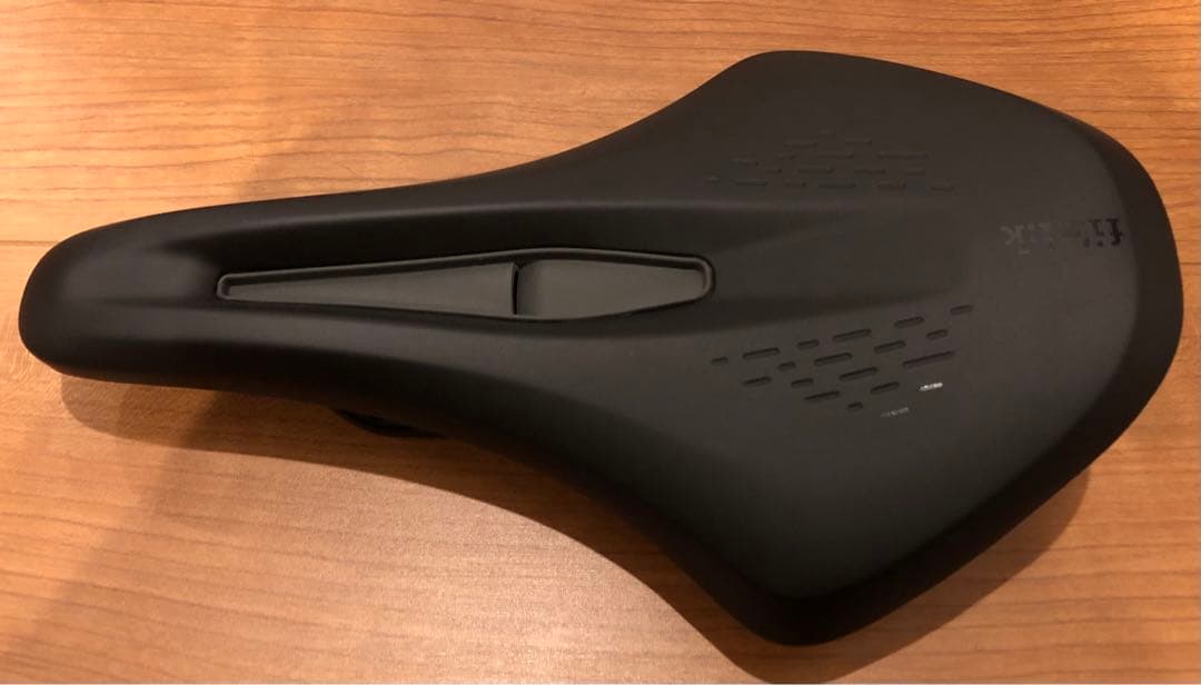 fizik TERRA ARGO X1 160mm カーボンレールサドル