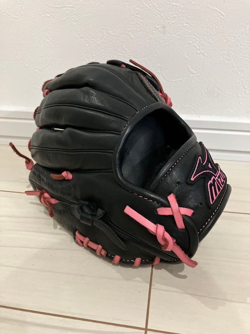 食*ん様 Mizuno 軟式グローブ 黒/ピンク　右利き用