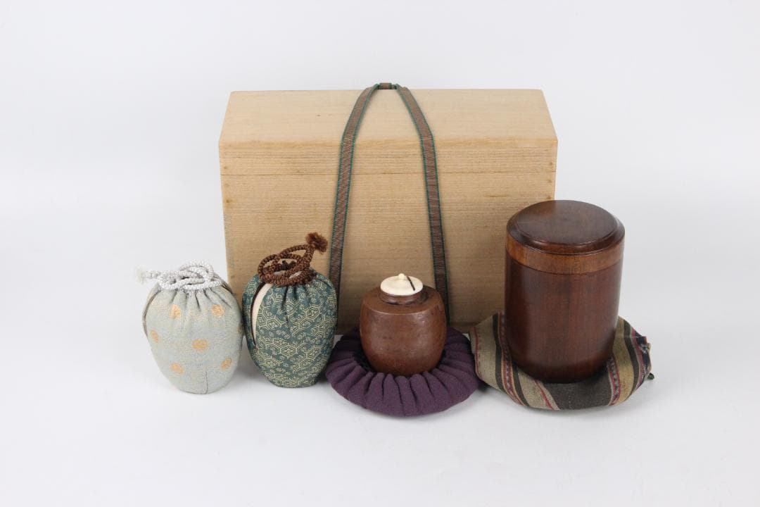 桃山～江戸時代初期 織部 仕覆 古裂 虫食い 茶器 瀬戸 名物裂 ED11-33