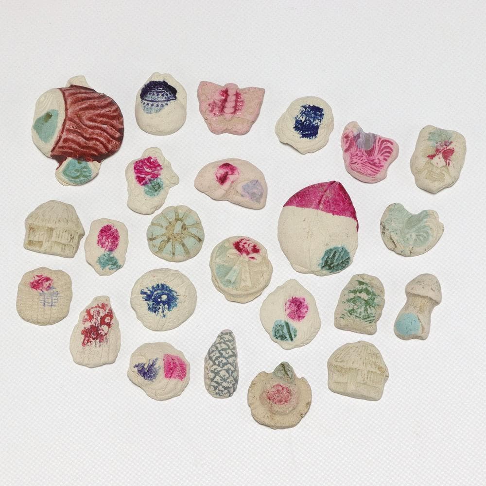 160B 古い 白い 泥めんこ 24点 素焼き おはじき