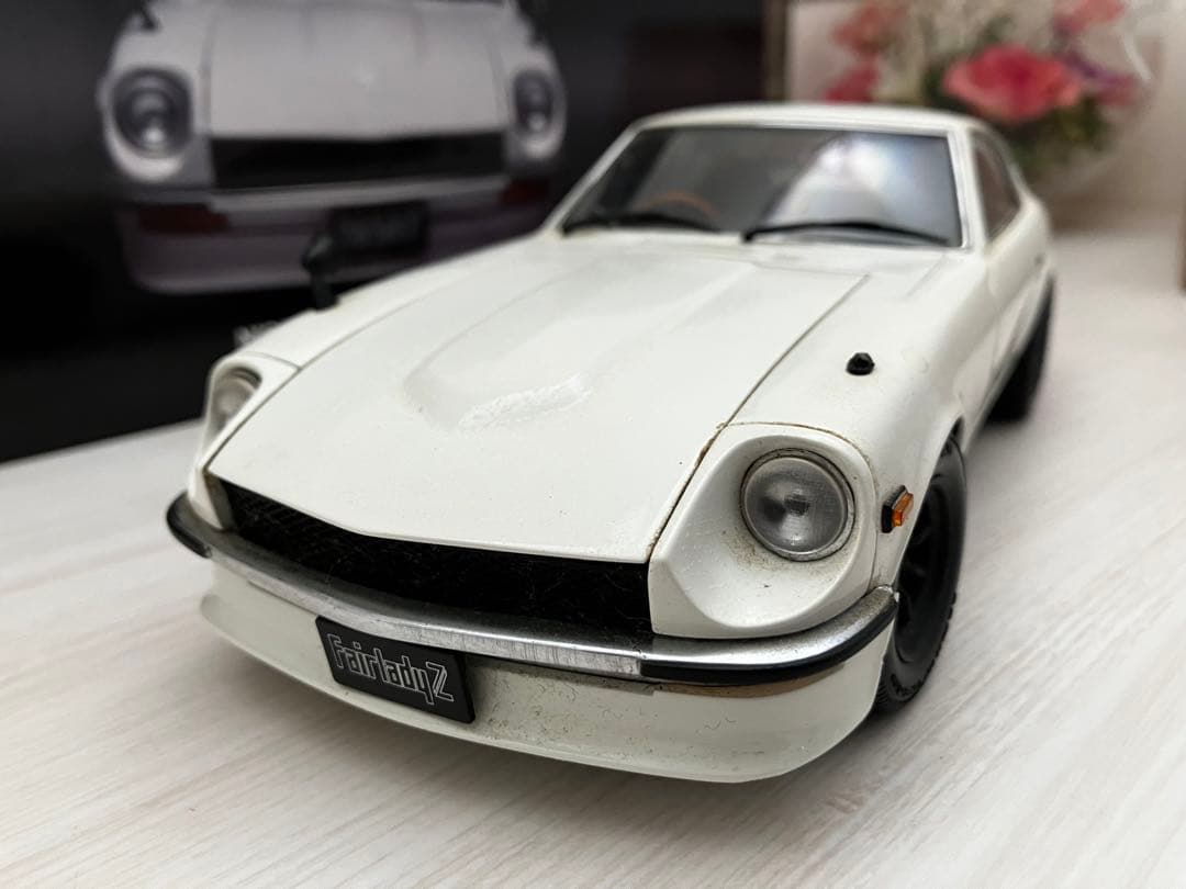 1/18京商 日産　フェアレディZ S30 左ミラーは欠品です。