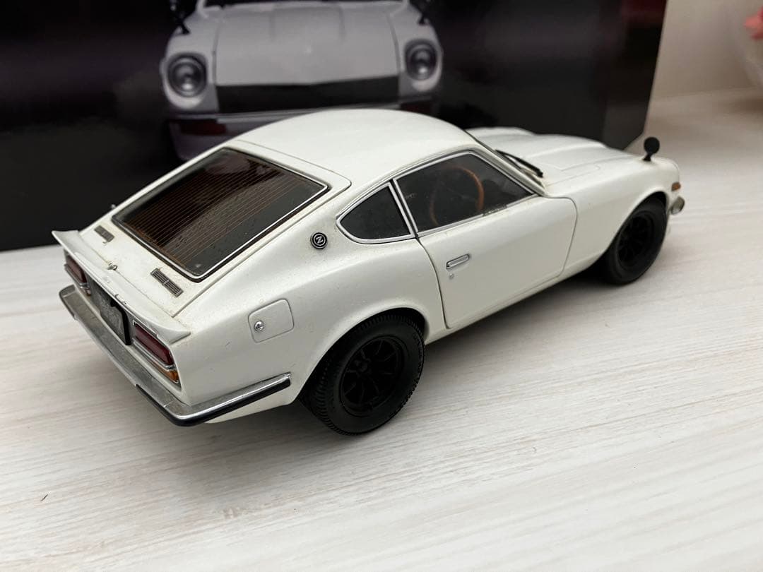 1/18京商 日産　フェアレディZ S30 左ミラーは欠品です。