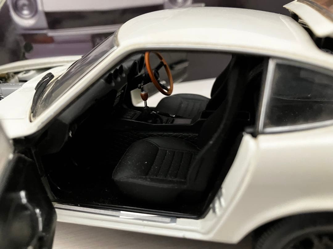 1/18京商 日産　フェアレディZ S30 左ミラーは欠品です。