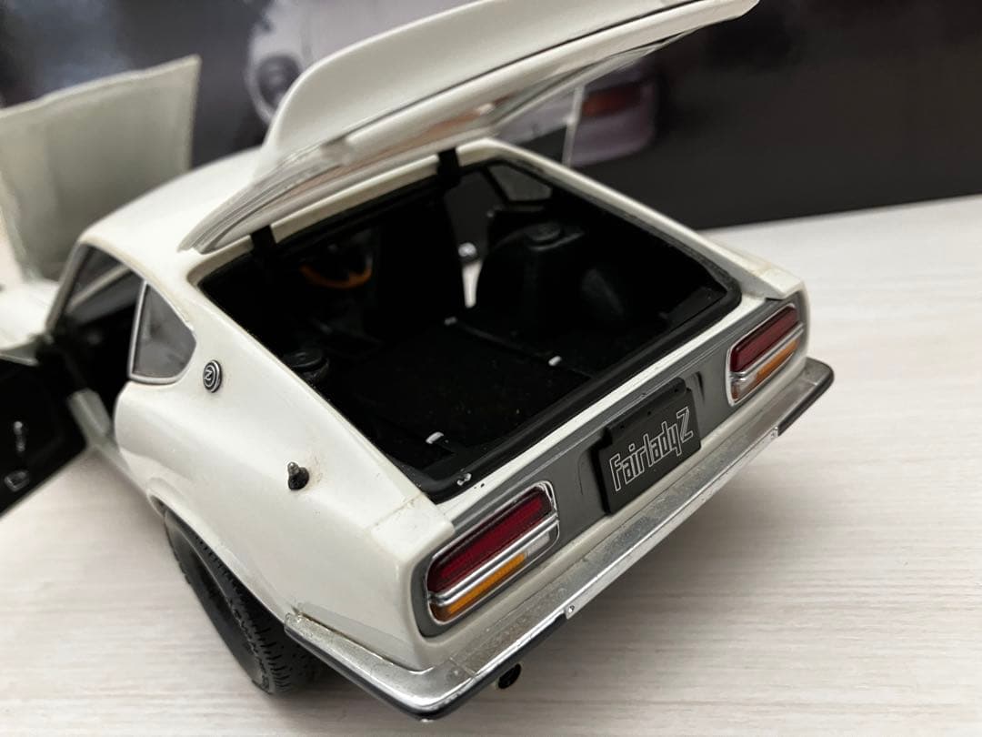 1/18京商 日産　フェアレディZ S30 左ミラーは欠品です。