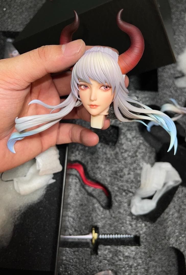 ONE PIECE ヤマト 樹脂 彫刻 フィギュア B