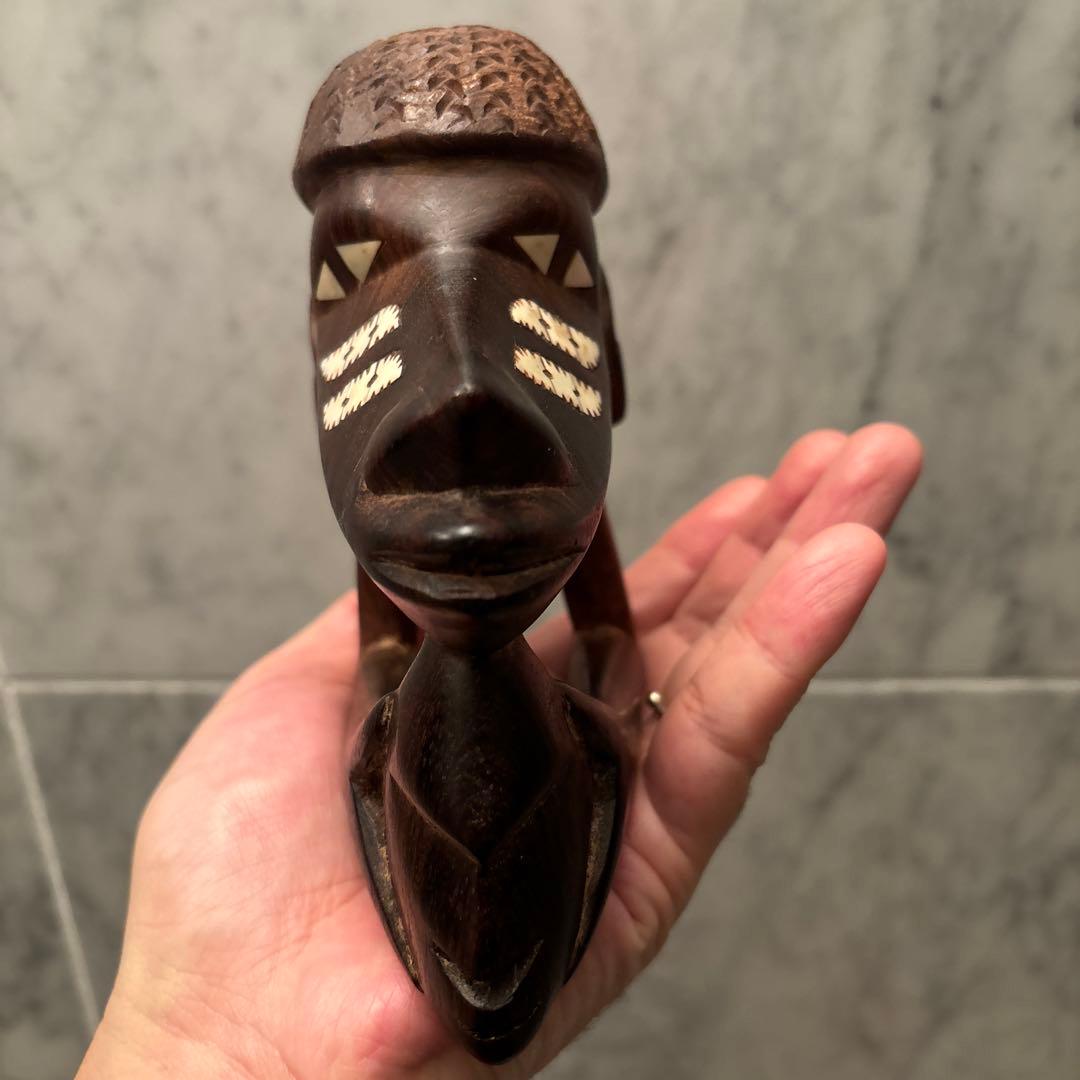西アフリカビンテージ本能的に引き寄せられる瞳やお顔の貝殻が美しい一刀彫りオブジェ