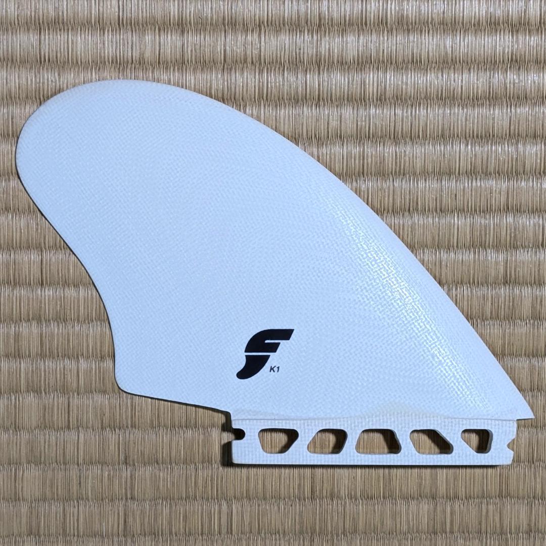 フユーチャー　K1 ツインキールフィン ホワイト FUTURES