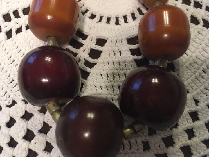 アンバーのネックレス