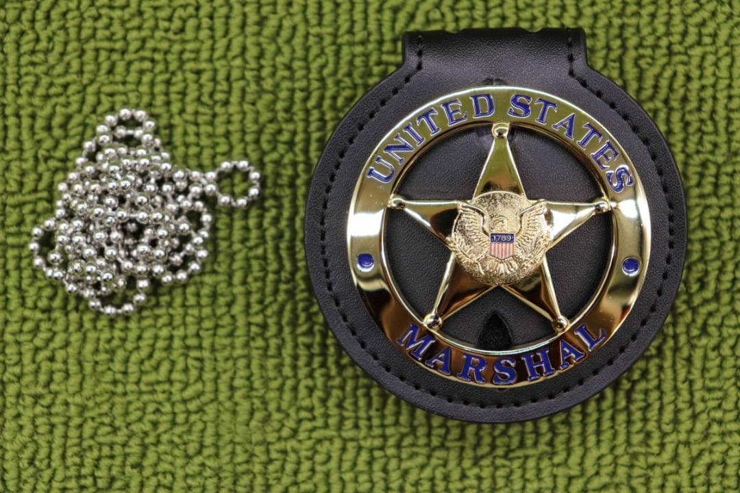 新品 US MARSHAL USマーシャル バッジ 革ホルダー 金 GOLD丸型