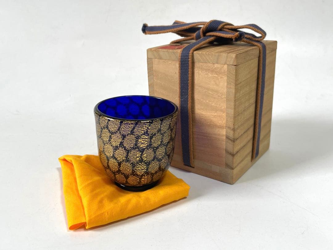 ガラス作家　岩田久利　ガラス　盃　ぐい呑　酒器　冷酒　硝子　金箔　箔入　共箱