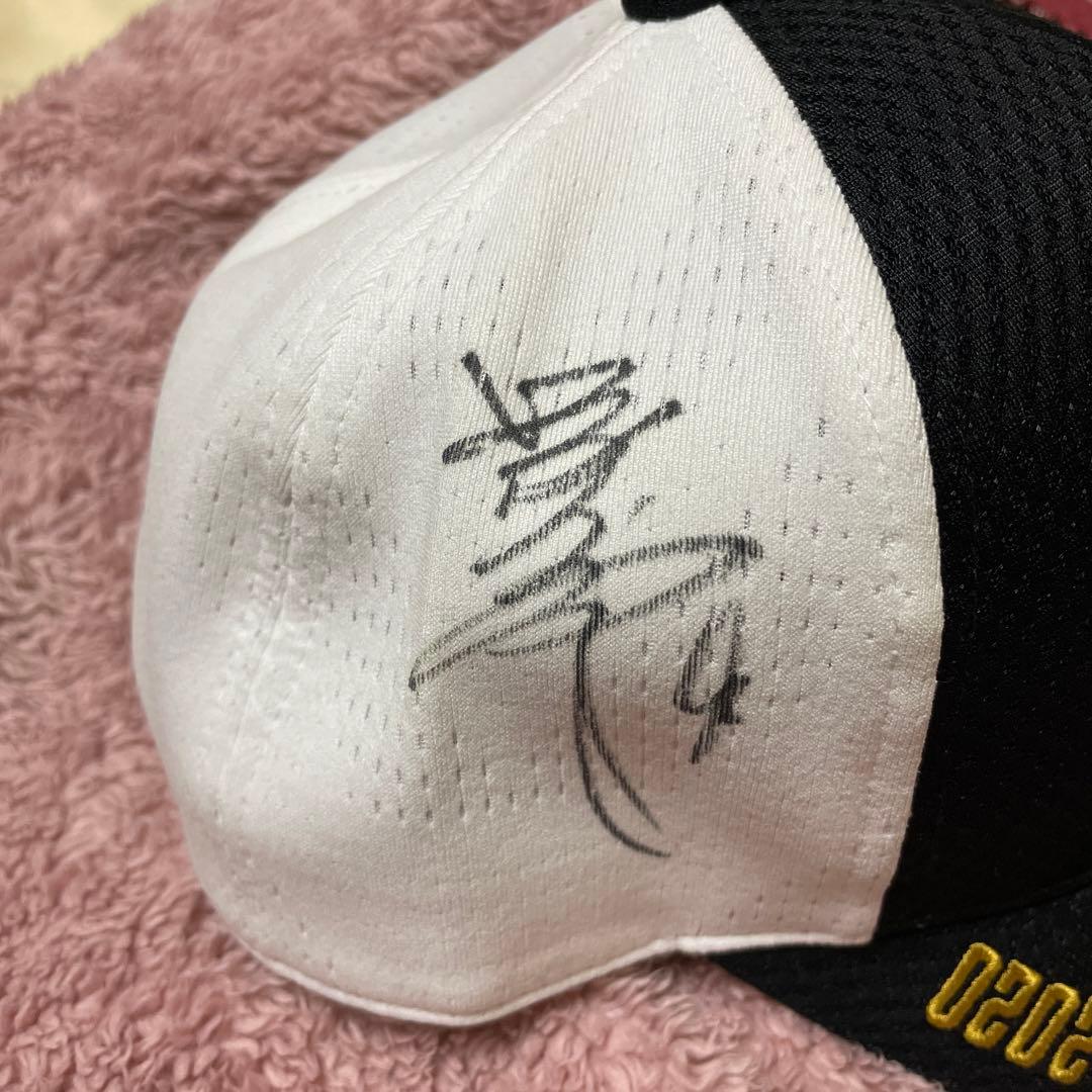 読売巨人　ジャイアンツ　サイン入りキャップ